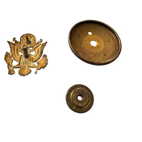 WWII Era Vtg US Army Brass Eagle Button Hat Cap Badge Antique Military Insignia - Picture 4 of 7